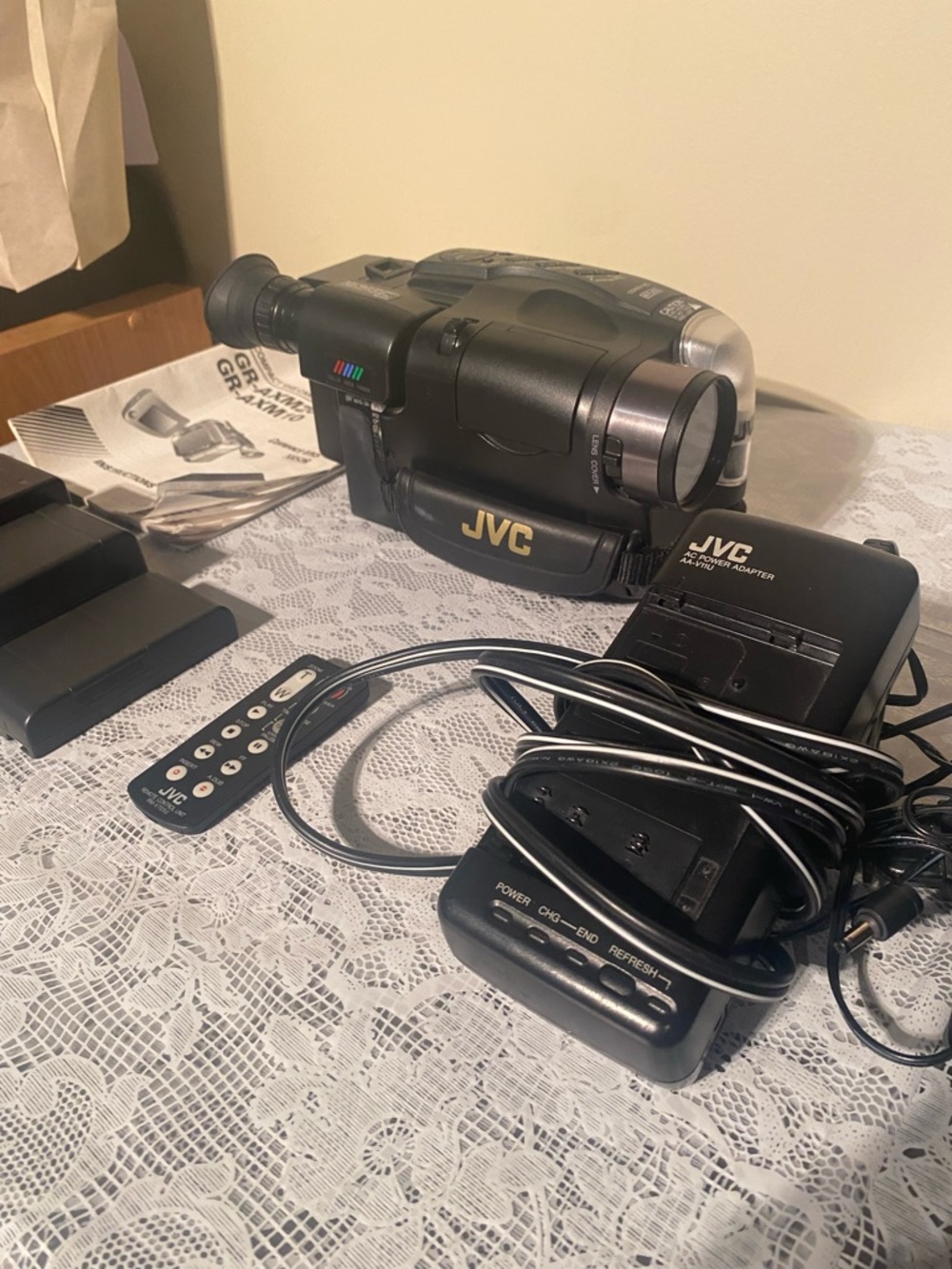 JVC GR-AXM20U Compact VHS Camcorder With Charger/Batteries (Works Good)